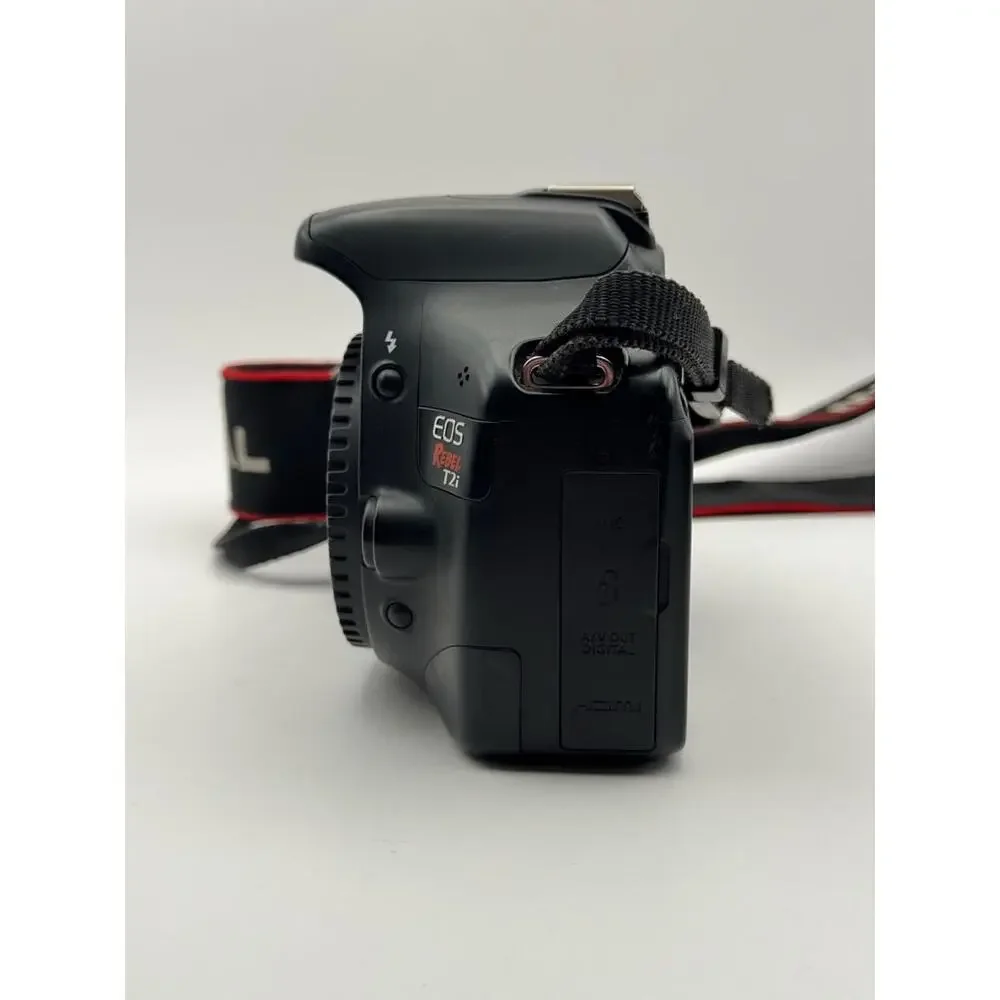 Canon EOS Rebel T2i DSLR Camera Body Strap Charger New Battery Turns On Black